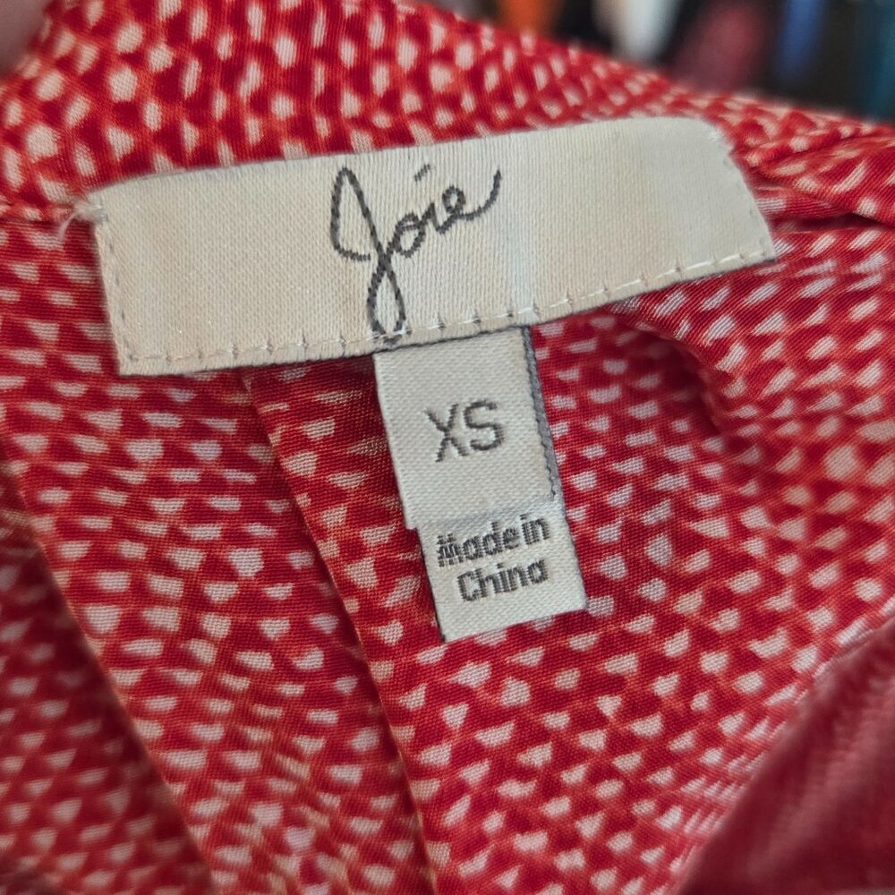 Joie Red & White Print Sleeveless 100% Silk Blouse With Split V-Neck Collar - Picture 7 of 8